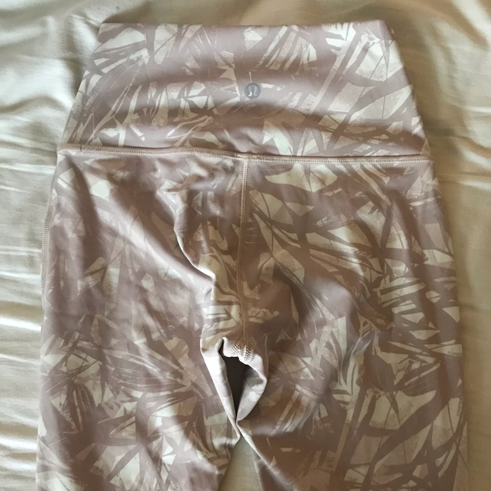 Lululemon leggings (crop) size 4